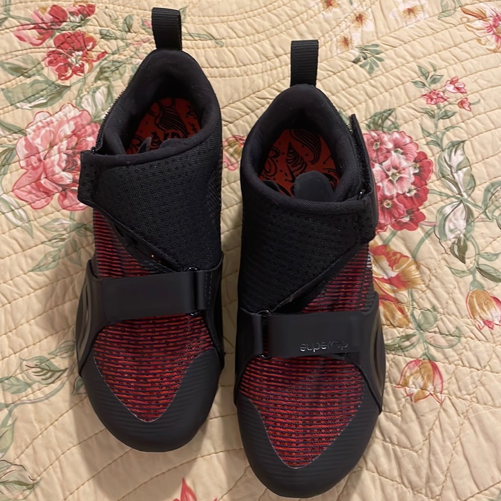 Nike SuperRep Cycle: Indoor Cycling size 6 New without box or tag.